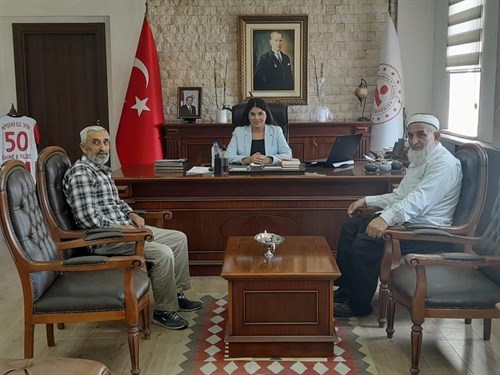 Kaymakamımız Sayın Emine KARATAŞ YILDIZ’ı Karapınar beldemizden Kıbrıs Gazi’lerimiz Sayın Fahrettin ÖZKUL ve Ahmet AYDIN ziyaret etti.