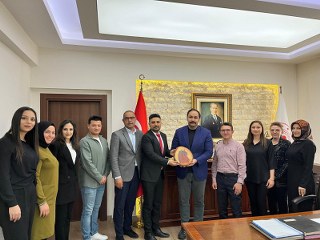 Kaymakamımız Sn. Alperen CELEPCİ’yi Karacaören Cumhuriyet İlkokulu Öğretmenleri ziyaret etti.
