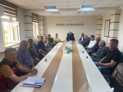 Kaymakamımız Sn. Alperen CELEPCİ Acıgölde faaliyet gösteren esnaflarımızla bir araya geldi.