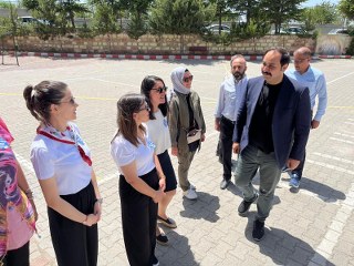 Kaymakamımız Sn. Alperen CELEPCİ,  Tepeköy İlkokulunda öğrencilerimiz tarafından üretilen ürünlerin sergilendiği projeleri inceledi. 