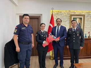 Kaymakamımız Sn. Alperen CELEPCİ’yi  İlçe Jandarma Komutanı Sn. Teğmen Hamza ÇİMEN ve Karakol personelleri ziyaret etti.