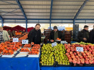 Kaymakamımız Sn. Alperen CELEPCİ, Acıgöl Halk Pazarında denetimlerde bulundu.